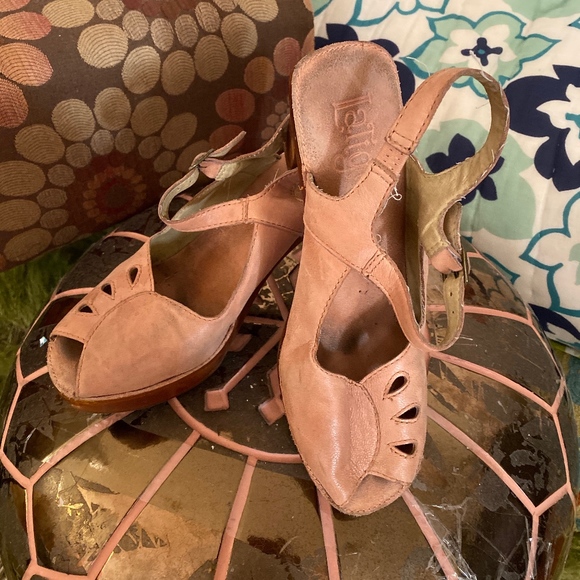 latigo clogs